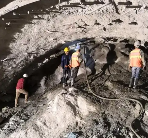 泰和拱顶带模注浆料的施工流程及注意事项